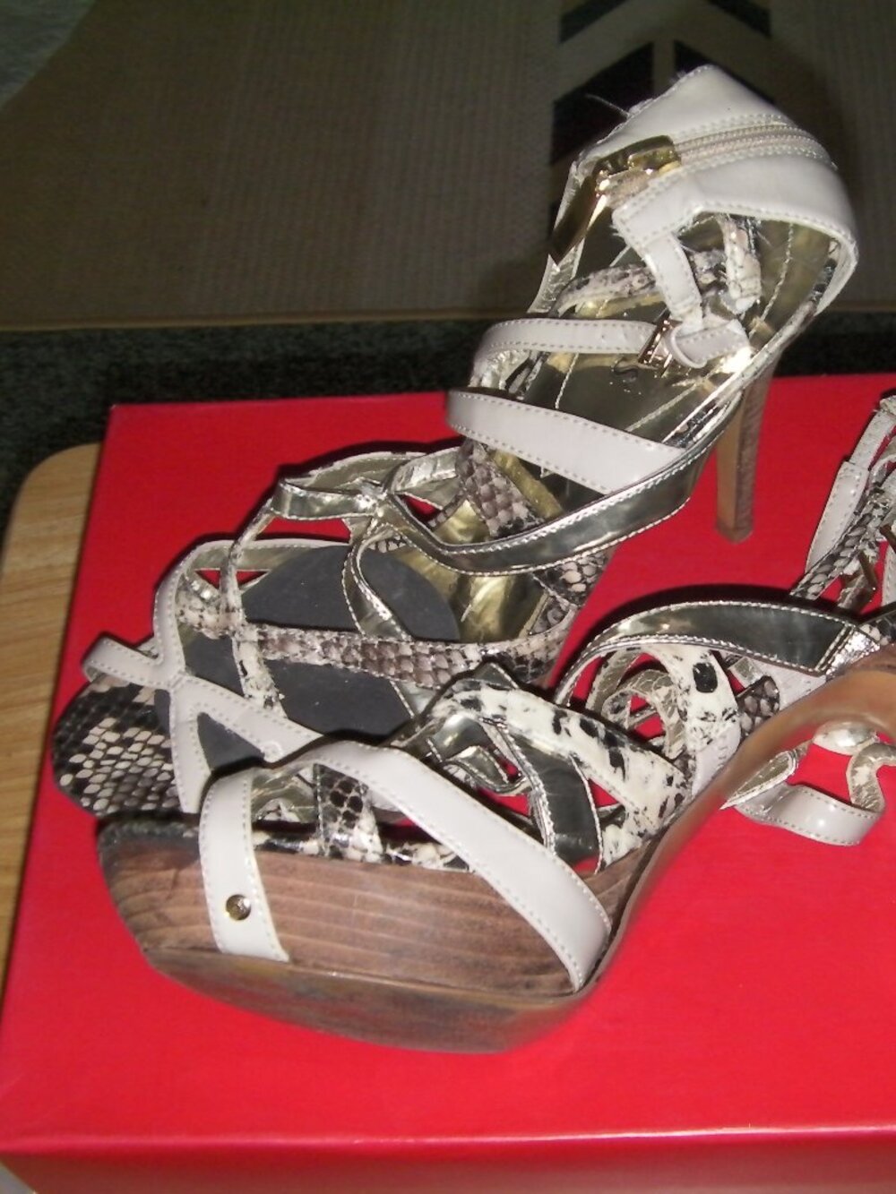 Women GUESS sz 10 High Heels
